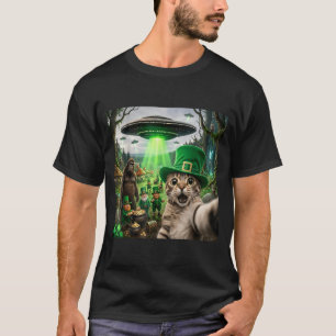 Funny Lucky Cat Leprechaun UFO Selfie St Patricks T-Shirt
