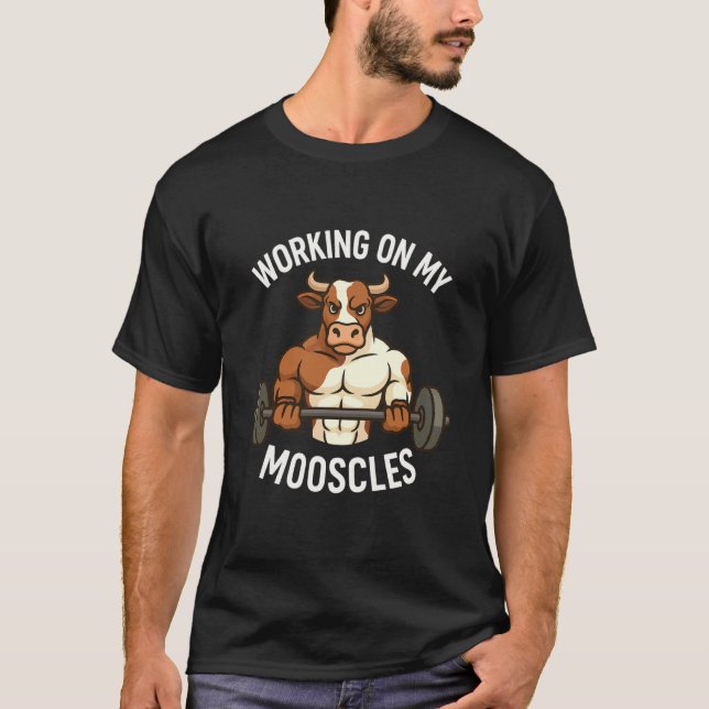 Funny Mooscles Moo Cow Workout Design Muscles Pun T-Shirt (Front)