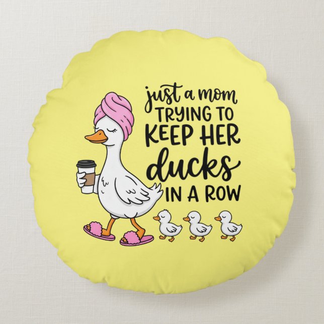 Funny Mum ducks word art  Round Cushion (Front)
