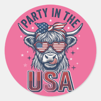 Funny Patriotic Highland Cow USA Independence Day  Classic Round Sticker