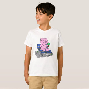 Funny pig eating ice cream   choose back colour T-Shirt