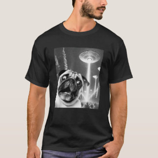 Funny Pug Alien UFO Taking a Selfie Dog Mom Dad Me T-Shirt