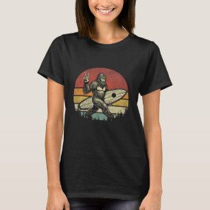 Funny Retro Bigfoot Surfer Vintage Sasquatch Surfi T-Shirt