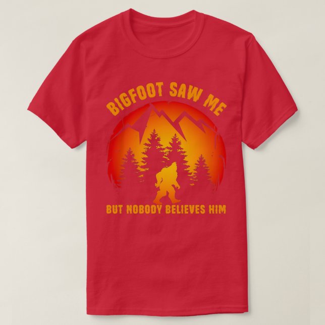 Funny Sasquatch Bigfoot Saw Me but Nobody Believes T-Shirt (Design Front)