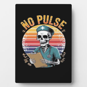 Funny Skeleton Nurse No Pulse Design – Dark Humor Plaque