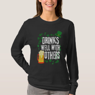 Funny St Patricks Day Drinking Drinks Well With O T-Shirt