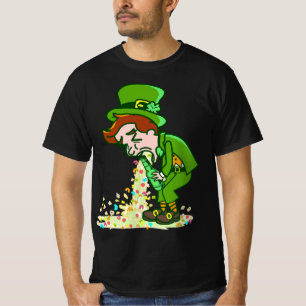 Funny St Patricks Day Drunk Leprechaun Puking Drin T-Shirt