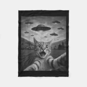 Funny Surprised Ed Cat Selfie With Alien Ufo Cat U Fleece Blanket