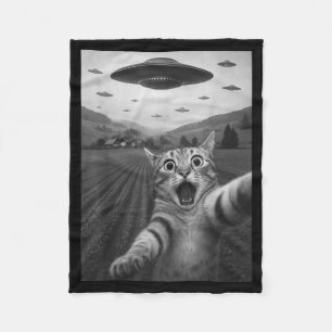 Funny Surprised Ed Cat Selfie With Alien Ufo Cat U Fleece Blanket