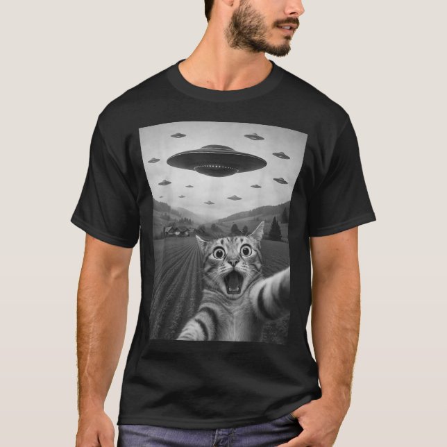 Funny Surprised Ed Cat Selfie With Alien Ufo Cat U T-Shirt (Front)