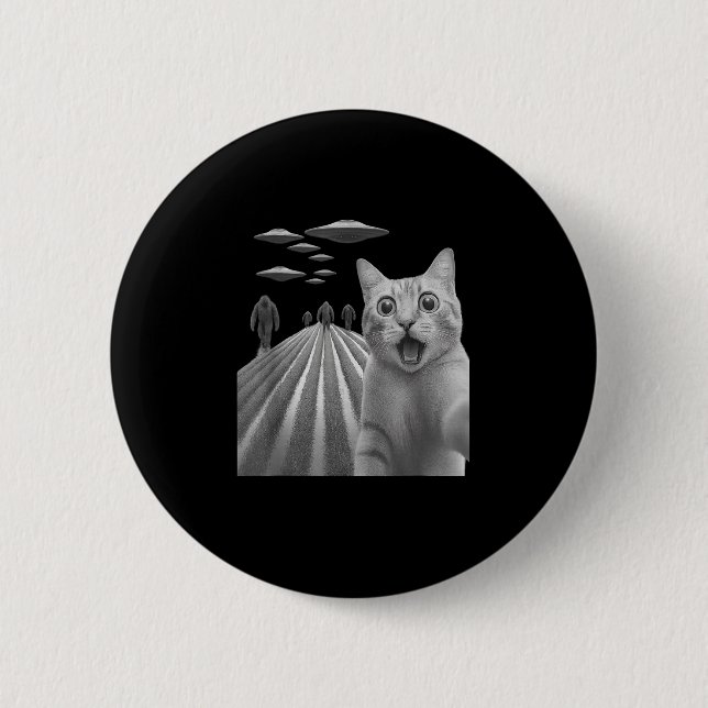 Funny Surprised Scared Cat Selfie With Bigfoot And 6 Cm Round Badge (Front)