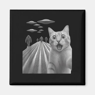 Funny Surprised Scared Cat Selfie With Bigfoot And Magnet