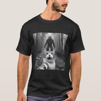 Funny Surprised Scared Cat Selfie With Sasquatsch T-Shirt