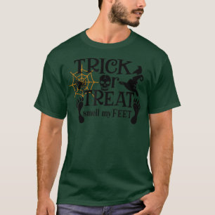 Funny Trick or Treat smell my Feet Halloween T-Shirt