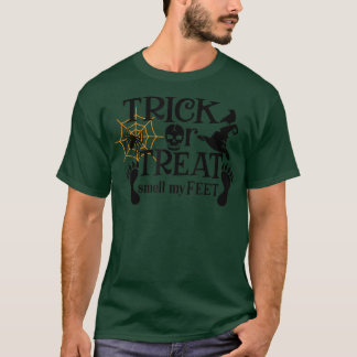 Funny Trick or Treat smell my Feet Halloween  T-Shirt