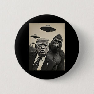 Funny Trump Bigfoot Selfie With Ufos Weird Alien 6 Cm Round Badge