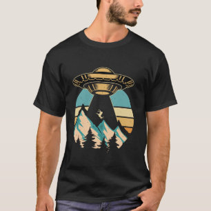 Funny Vintage Alien UFO Abduction Deer Retro Consp T-Shirt