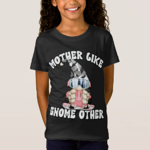 Funny Winter Lover Gnome Snowboarding Mum T-Shirt