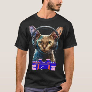 Gaming Burmese Cat Player Animal Video Gamer Men T-Shirt
