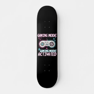 Gaming Mode Activated – Retro Pixel Controller Des Skateboard