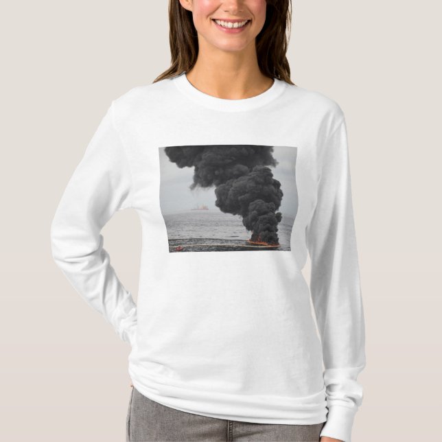 Gathered concentrated oil burns T-Shirt (Front)