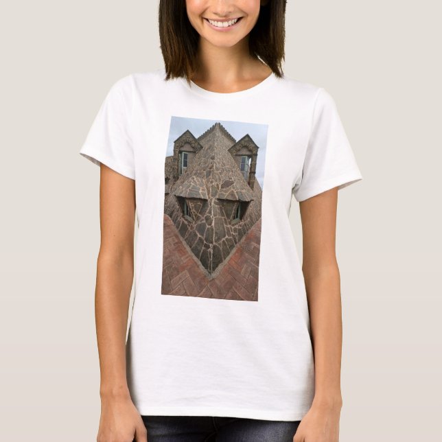 Gaudi's Torre Bellesguard dragon  T-Shirt (Front)