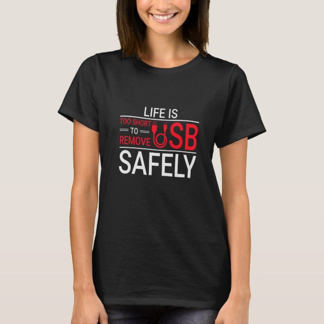 Geeky It Computer Nerd Remove Usb Safely   T-Shirt (Front)