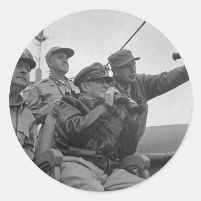 General Douglas MacArthur Shelling of Inchon Classic Round Sticker (Front)