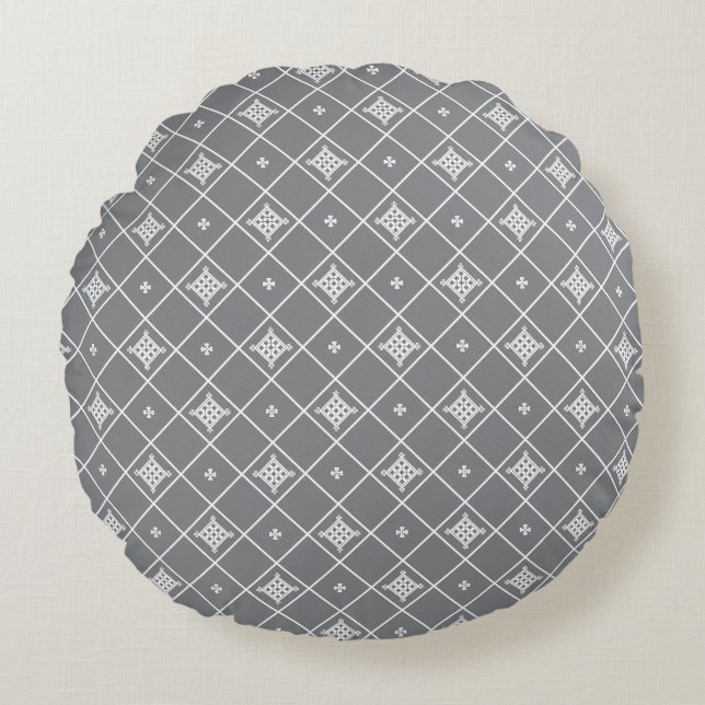 Geometric cross pendant round cushion (Front)