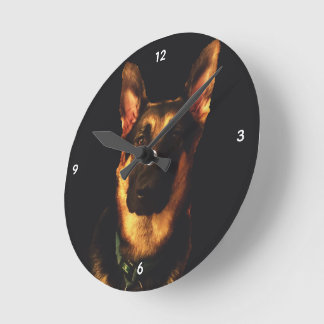 GERMAN SHEPHERD DOG ROUND CLOCK