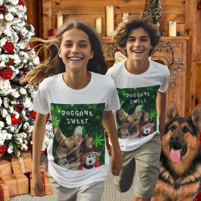 German Shepherd Reindeer Snowflakes Green Jersey T-Shirt (German Shepherd Reindeer Snowflakes Green Jersey T-Shirt)