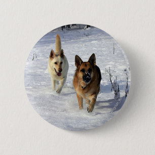 German Shepherds Running in the Snow 6 Cm Round Badge