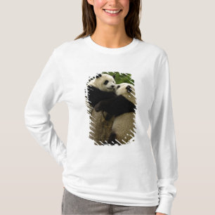 Giant panda babies (Ailuropoda melanoleuca) T-Shirt