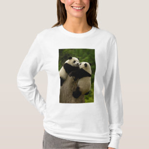 Giant panda babies (Ailuropoda melanoleuca) T-Shirt