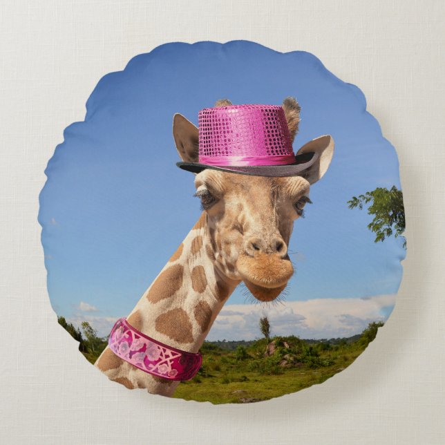 Giraffe in sparkly pink hat round cushion (Front)