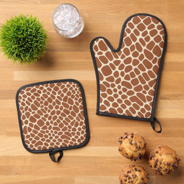 Giraffe Pattern Oven Mitt & Pot Holder Set (Top Down)