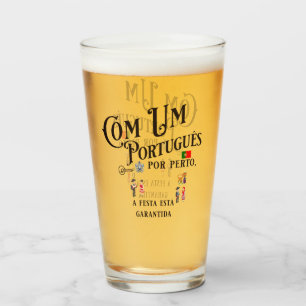 Glass Cup com um Portugues por perto