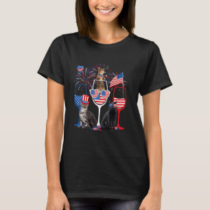 Glasses Of Wine & Cats USA Flag 4th Of July Indepe T-Shirt