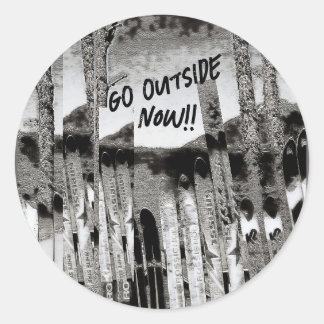 Go oUtsIdE !! Classic Round Sticker