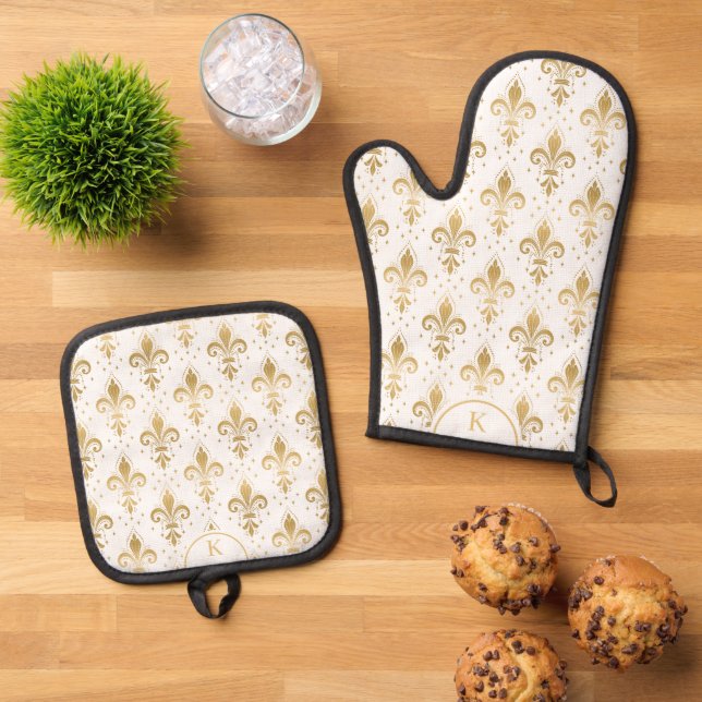 Gold fleur-de-lis seamless pattern on white oven mitt & pot holder set (Top Down)