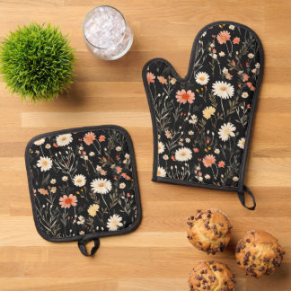 Golden flowers on a dark background oven mitt & pot holder set