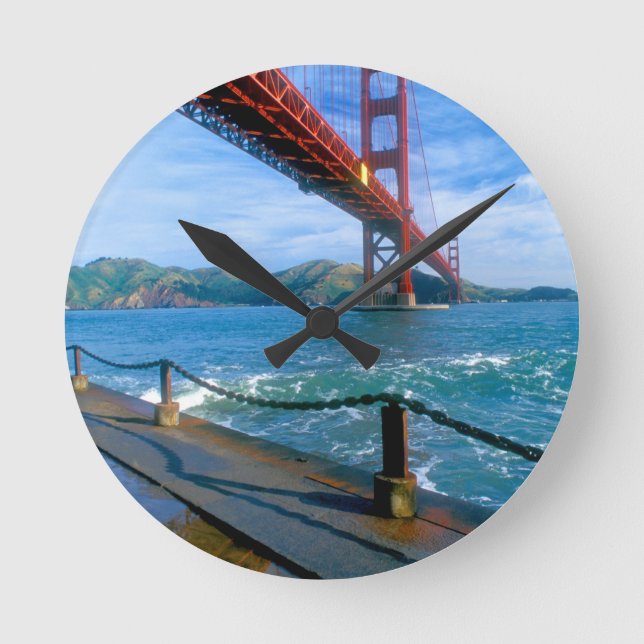 Golden Gate bridge and San Francisco Bay Round Clock (Front)