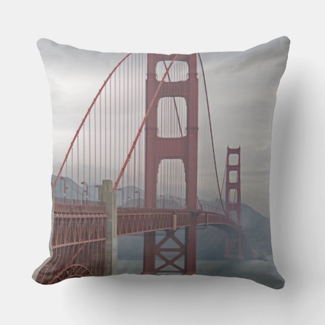 Golden gate bridge in mist. cushion (Front)