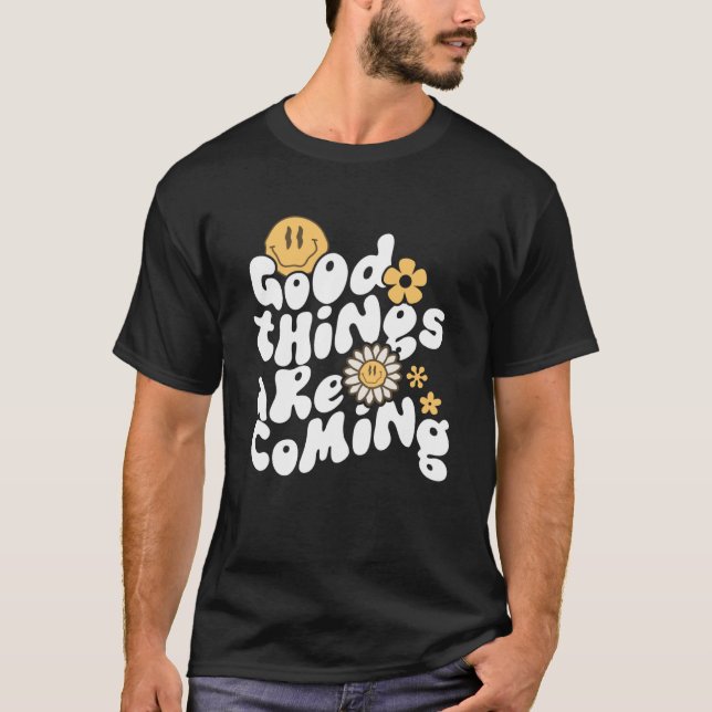 Good Things Are Coming Cute Daisy Flowers Retro Gr T-Shirt (Front)