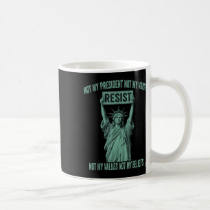 Graduate Proud Mum Of A 2025 Senior Soccer Player  Coffee Mug