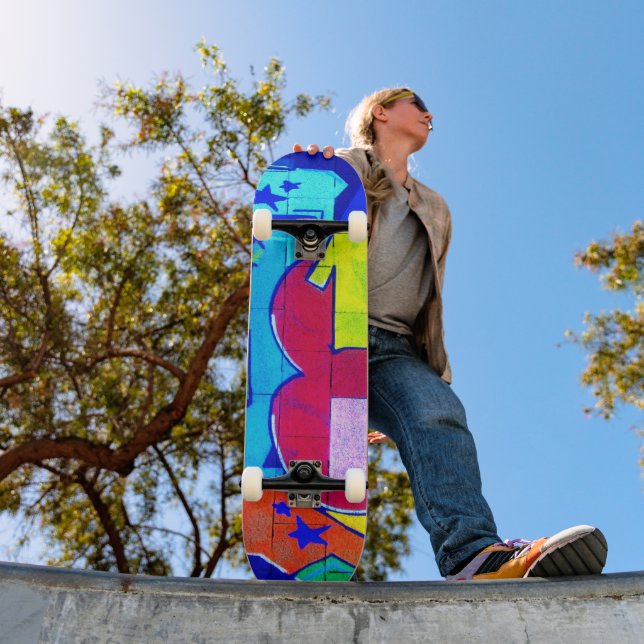 Graffiti Heart Skateboard (Outdoor 1)
