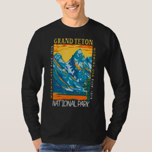 Grand Teton National Park Wyoming Distressed Vinta T-Shirt
