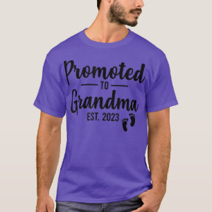 Grandma est 2023 Promoted To Grandma 2023  T-Shirt