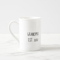 Grandma ‘est year' mug for new grandmas