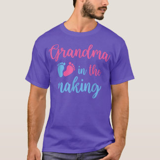 Grandma In The Making Pregnancy Announcement Grand T-Shirt